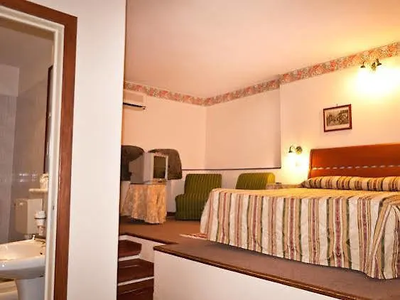 Szálloda Tk - Ex Ares San Giovanni la Punta